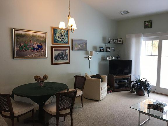 5th image of 217 Woods Cir Unit 1