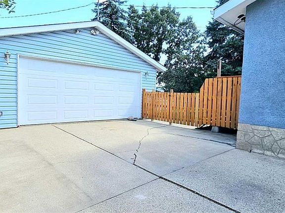 4th image of 8525 W 95th St