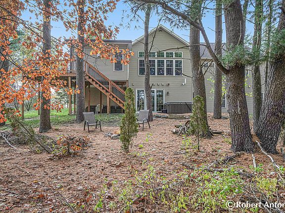 2nd image of 2926 Coppergrove Dr NE