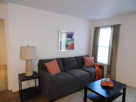 2nd image of 1193 Crescent Dr