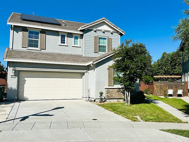 1569 Furtado Gln — Photo 1