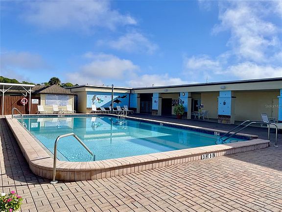 3rd image of 6452 FLEETWOOD COURT