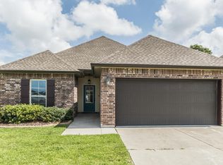 203 Flanders Ridge Dr, Youngsville, LA 70592