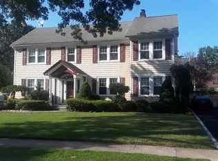 99 Stratford Rd, Rockville Centre, NY 11570