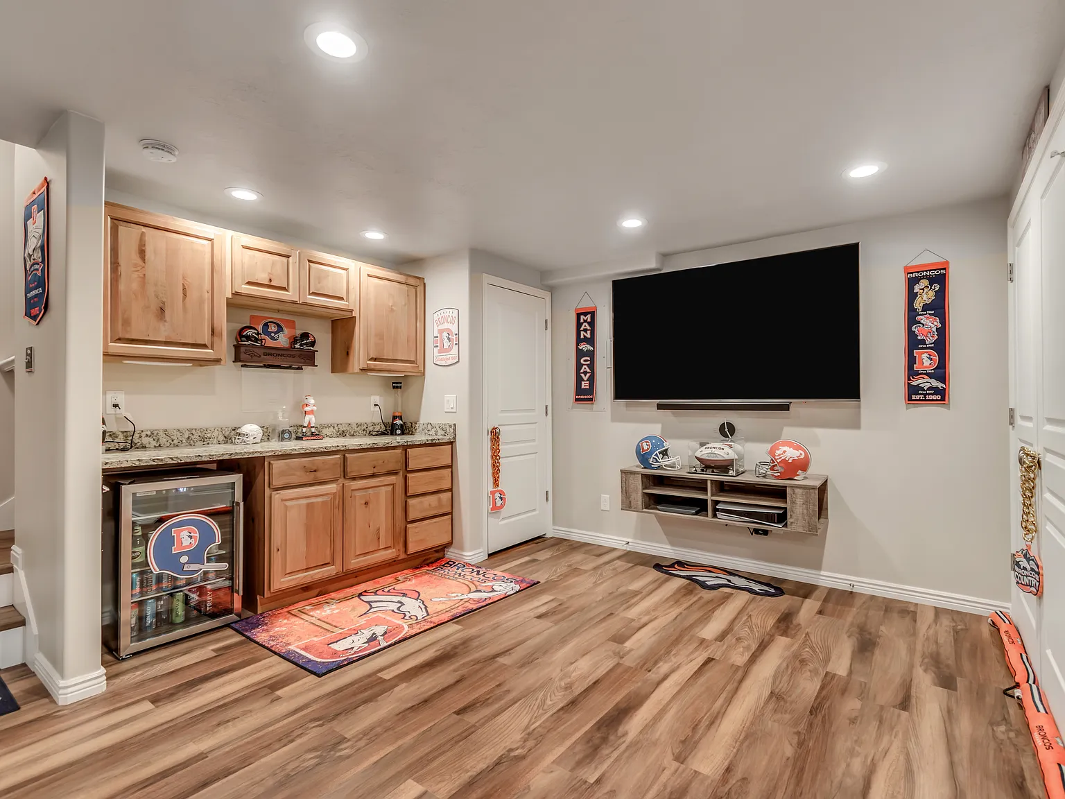 3 bed, 1174 sqft, $2,100 — Photo 3