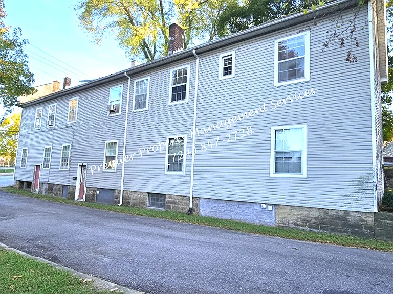 404 Center Ave — Photo 1