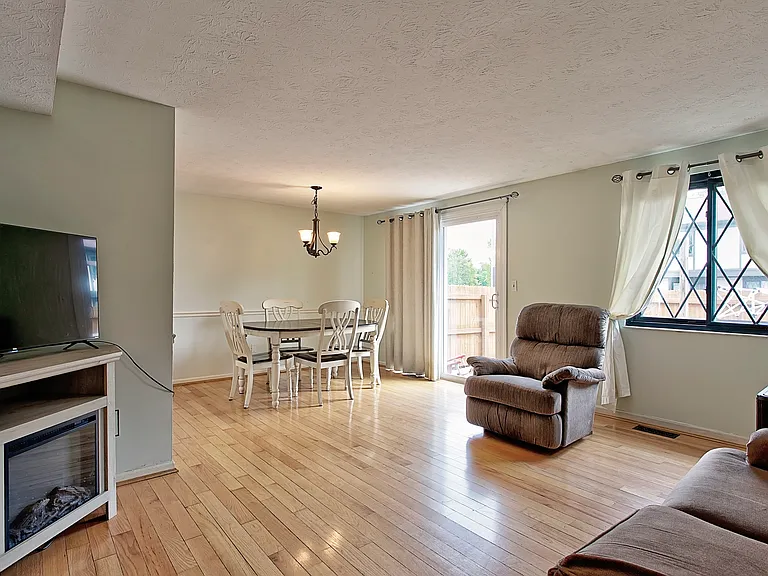 464 Vancover Ct — Photo 8