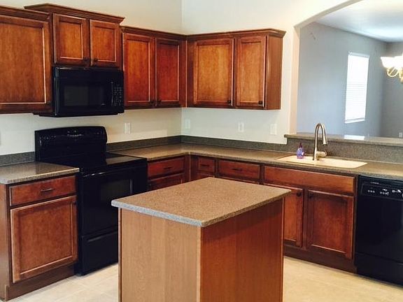 4th image of 491 Waterside Cir