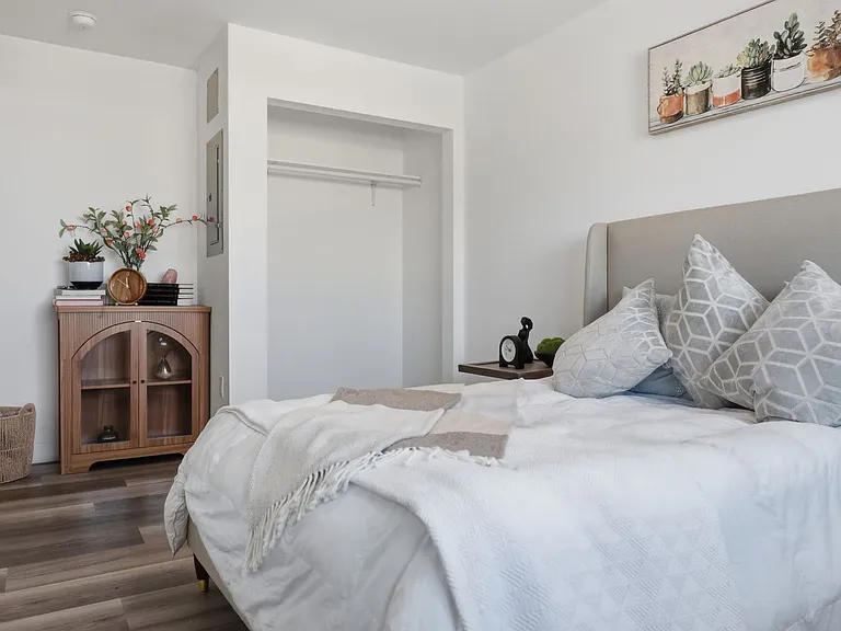 2837 San Marino St #201 — Photo 4