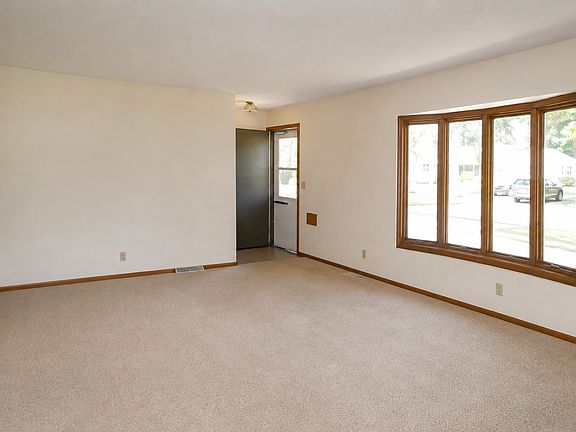 3rd image of 3007 Nash Rd