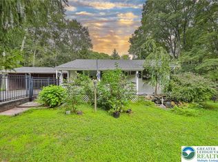 1094 Maple Lake Dr, Bushkill, PA 18324