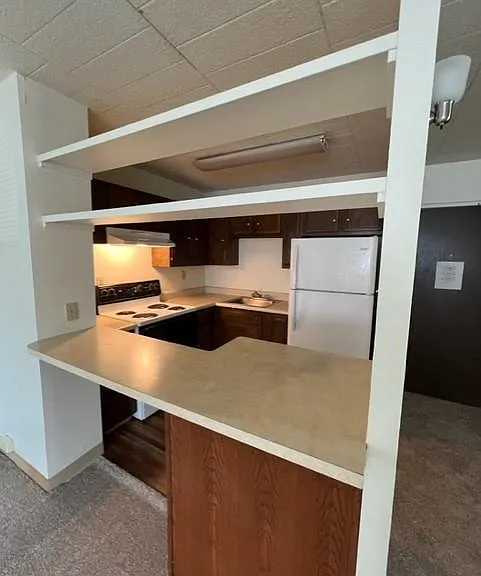 Maple Ridge Apartments — Photo 2