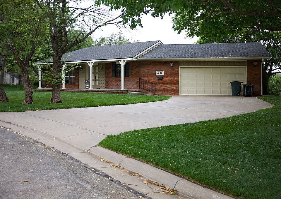 2nd image of 1509 Riverview Rd