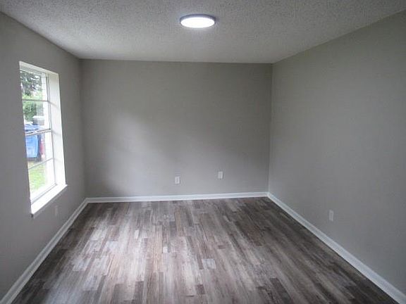 2nd image of 110 Amanda St