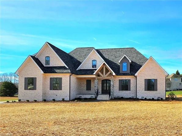 569 Mashie Dr, Summerfield, NC 27358