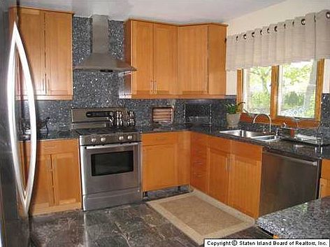 5th image of 885 Hylan Blvd