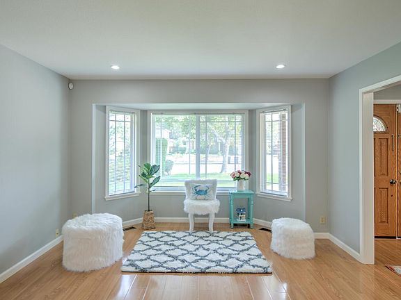 2nd image of 781 Sequoia Dr