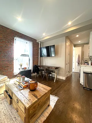 Rented by Douglas Elliman | media 27