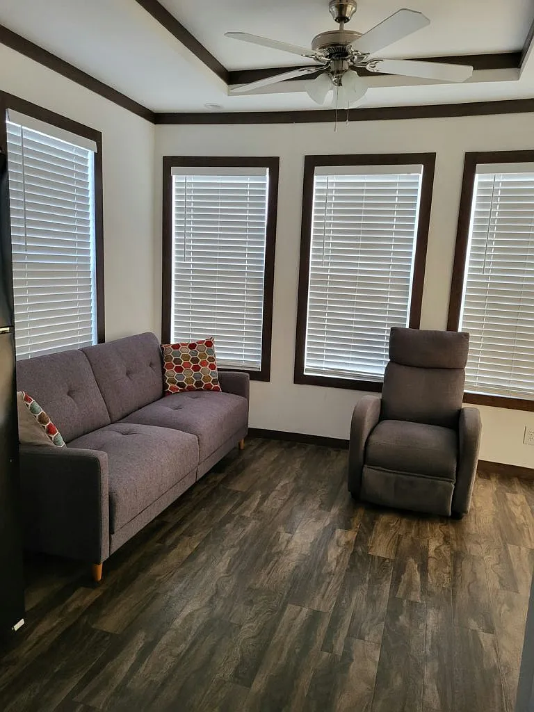1 bed, 1.0 bath, 385 sqft, $1,300 — Photo 3