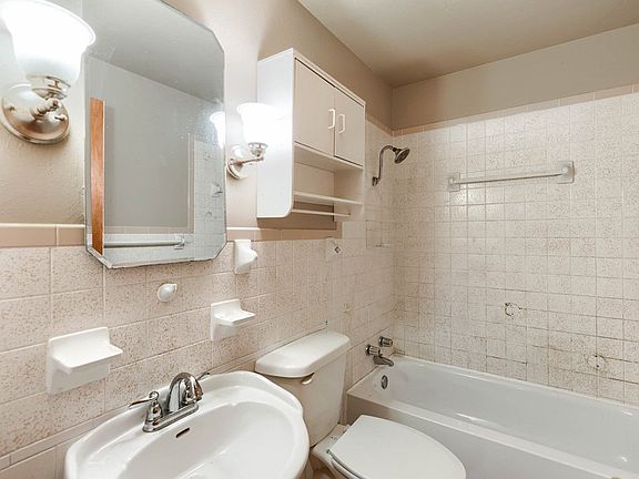 5th image of 2320 W 6th St