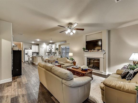 5th image of 324 Pecos Dr