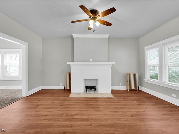 4th image of 1901 Parkway Dr