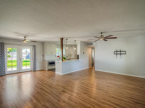 4th image of 1526 W Windsor Ave