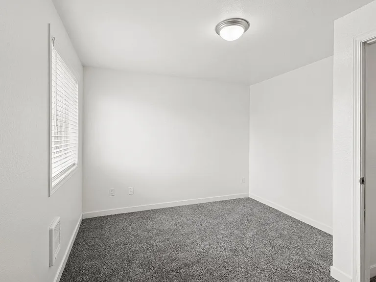 Evergreen Townhouses — Photo 6