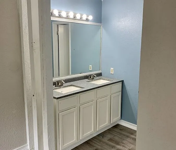 815 Cedar Oaks Ln — Photo 7