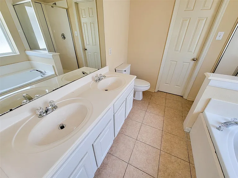 2322 Oxford Point Ln — Photo 27