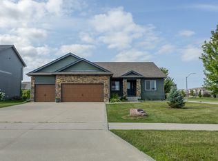 805 NE Traverse Dr, Waukee, IA 50263