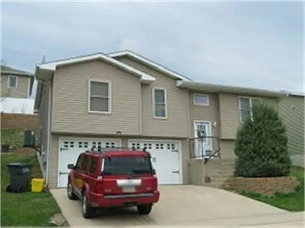 2109 Bald Eagle Ct, Dubuque, IA 52001