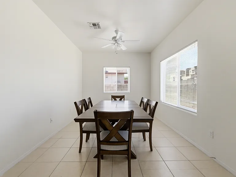 512 W Brown St — Photo 13