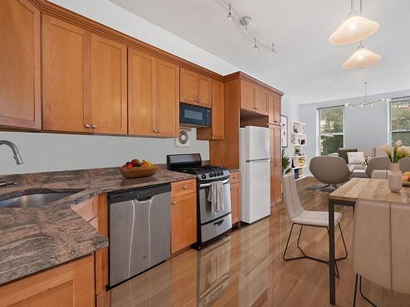 4th image of 625 Willow Ave APT 1L