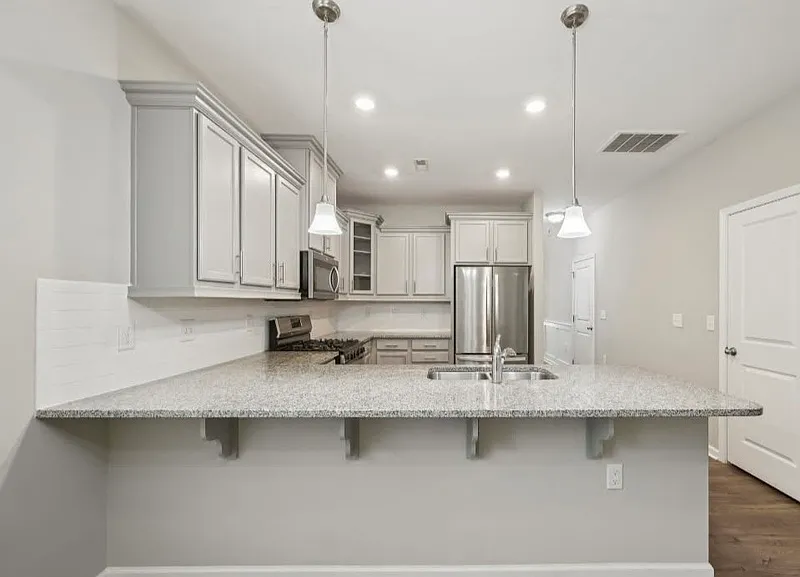 3 bed, 2.5 bath, 2218 sqft, $2,300 — Photo 3