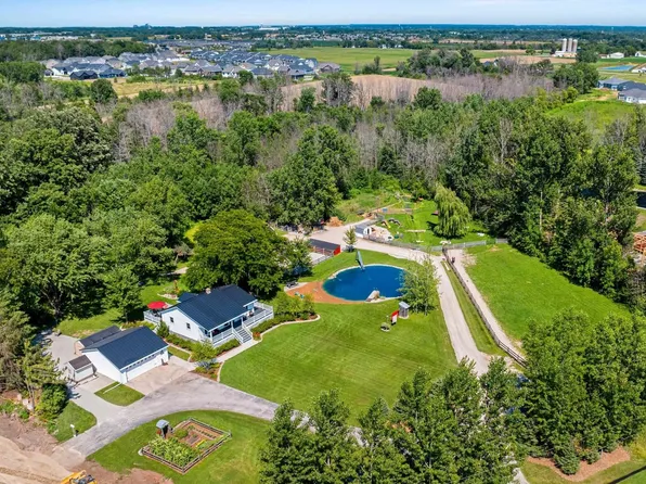 2494 Scheuring Rd, De Pere, WI 54115