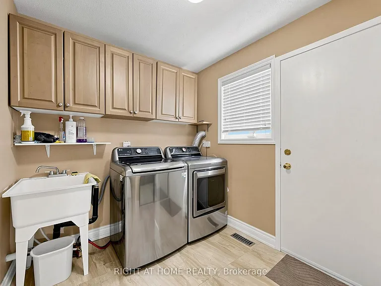86 Howlett Ave — Photo 23