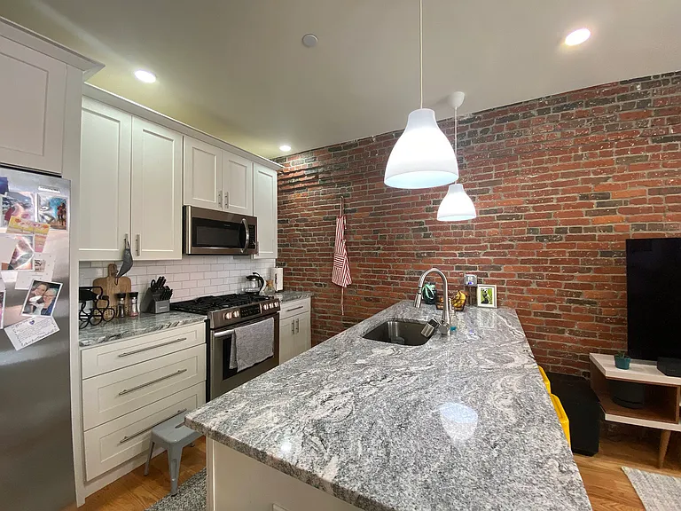 139 Border St #2B — Photo 20