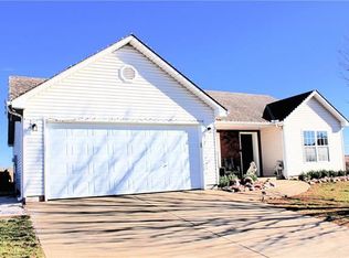 1813 Chadwick Cv, Louisburg, KS 66053