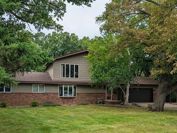 3rd image of 1201 Oak Dr