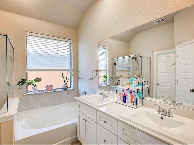3916 Ford Dr — Photo 2