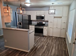 908 N Windermere Dr, Moore, OK 73160