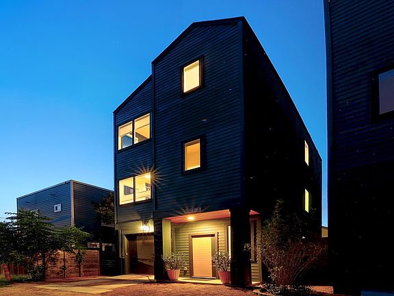 2nd image of 1007 E 15th St #2