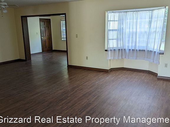 2nd image of 3420 Laurel Dr