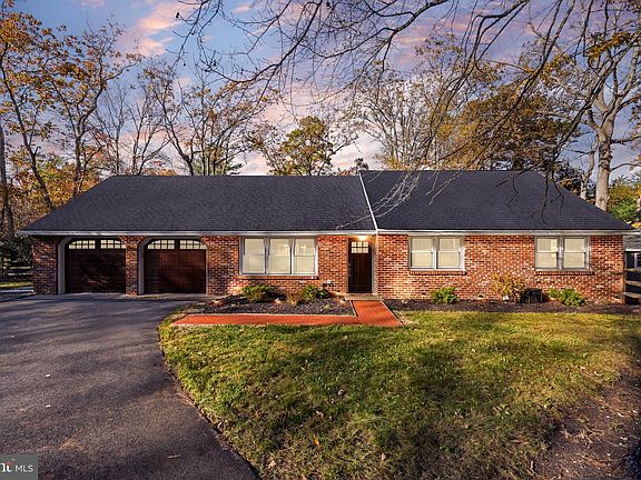 3rd image of 155 Tuckerton Rd