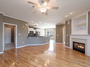 9259 S 51st St #301, Franklin, WI 53132