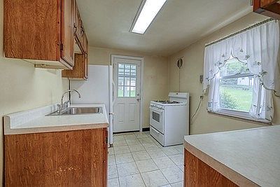 4th image of 223 Elfinwild Ln