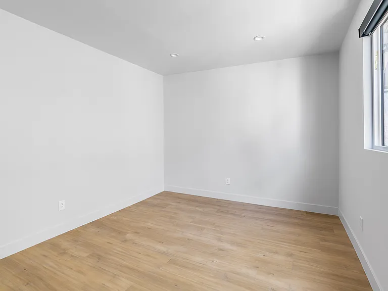 266 S Park View St #266 — Photo 12