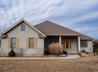 15865 Banbury Xing, Wamego, KS 66547