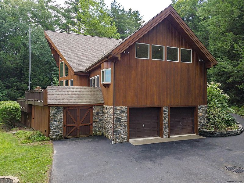 2nd image of 31 MOHAWK MOUNTAIN Road